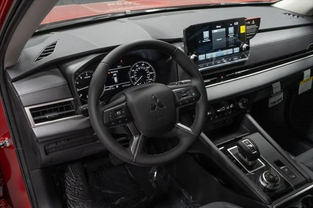 2025 Mitsubishi Outlander Plug-in Hybrid SE - Photo 15