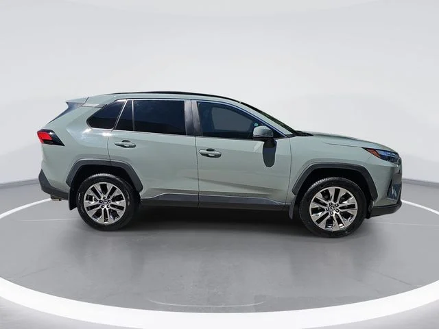 Used 2022 Gray Toyota XLE Premium image 2