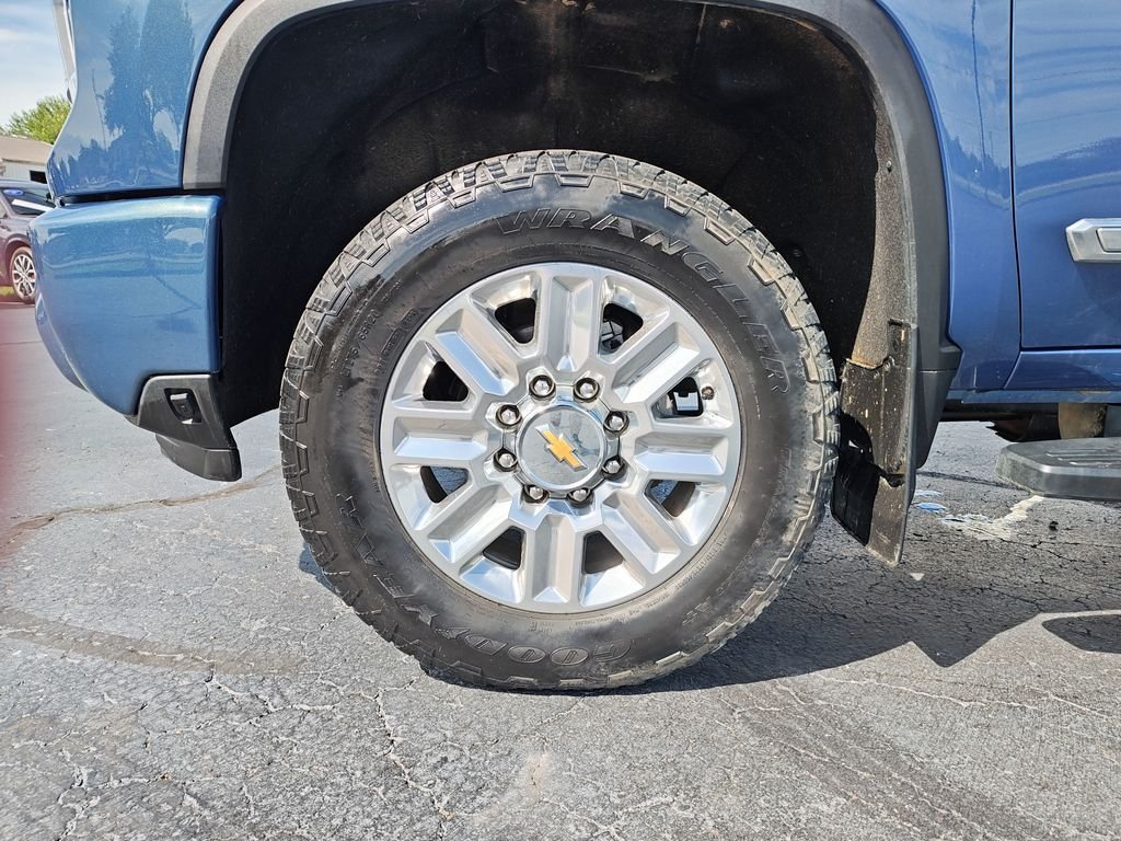 Used 2024 Blue Chevrolet High Country image 10