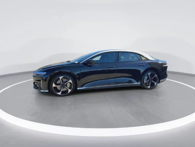 Used 2025 Black Lucid Touring image 4