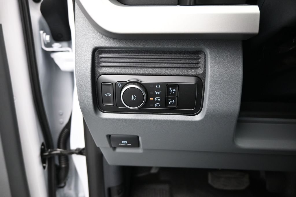 New 2026 Oxford White Ford XL image 11