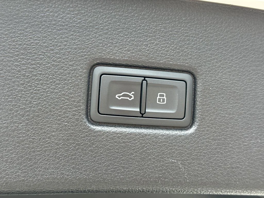 Used 2022  Audi Premium image 19
