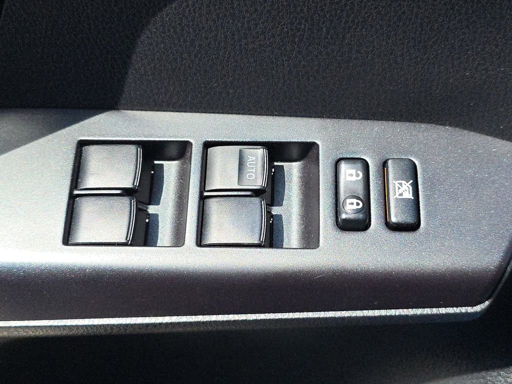 Used 2016  Toyota XLE image 22