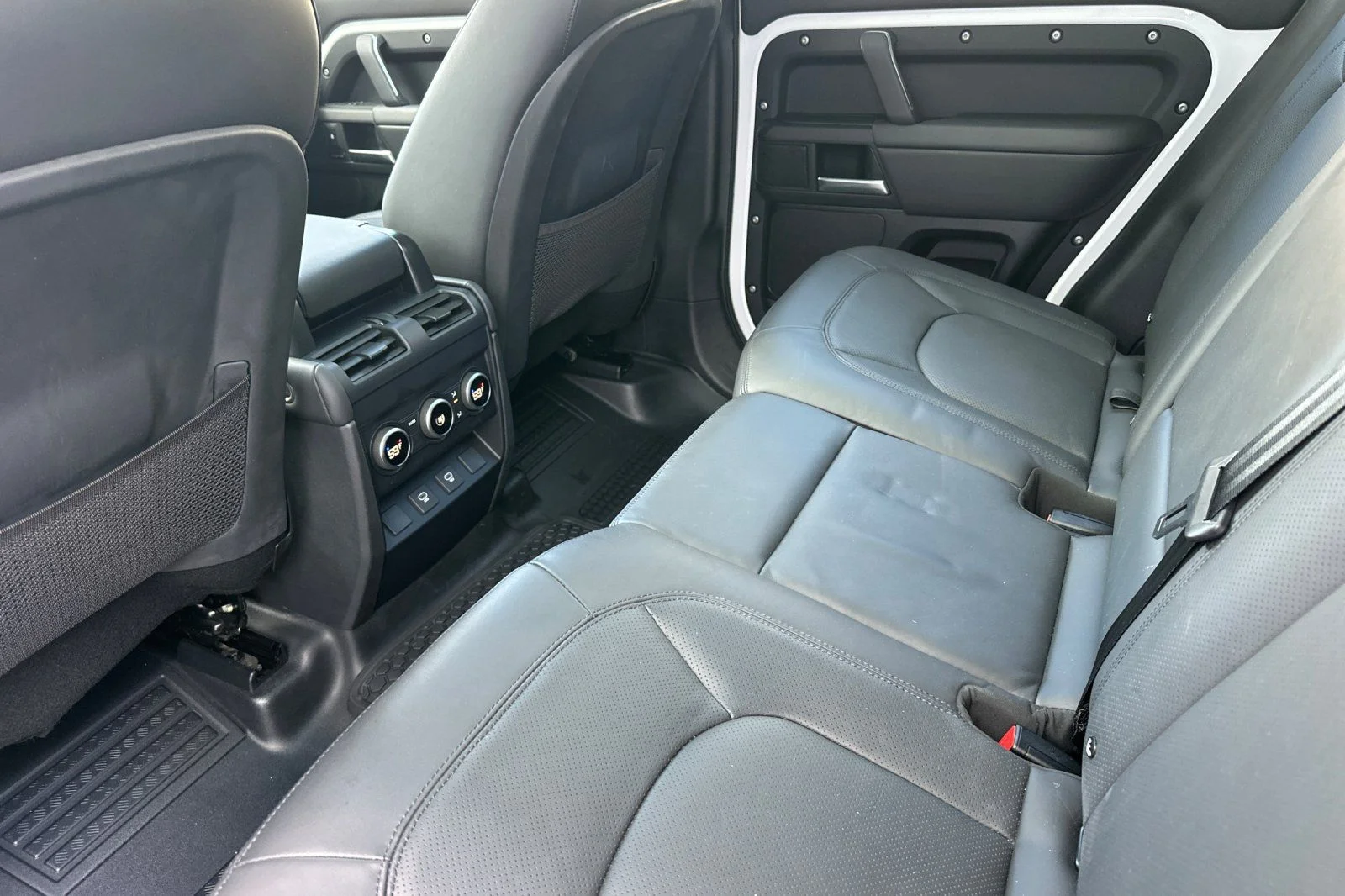 Used 2025  Land Rover S image 14