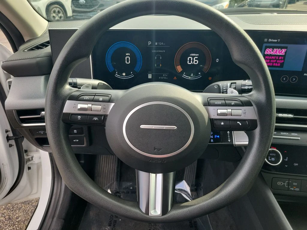 Used 2024 White Hyundai SEL image 25