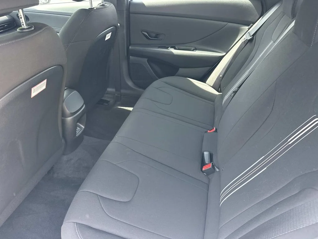 Used 2025 White Hyundai SEL Sport image 15