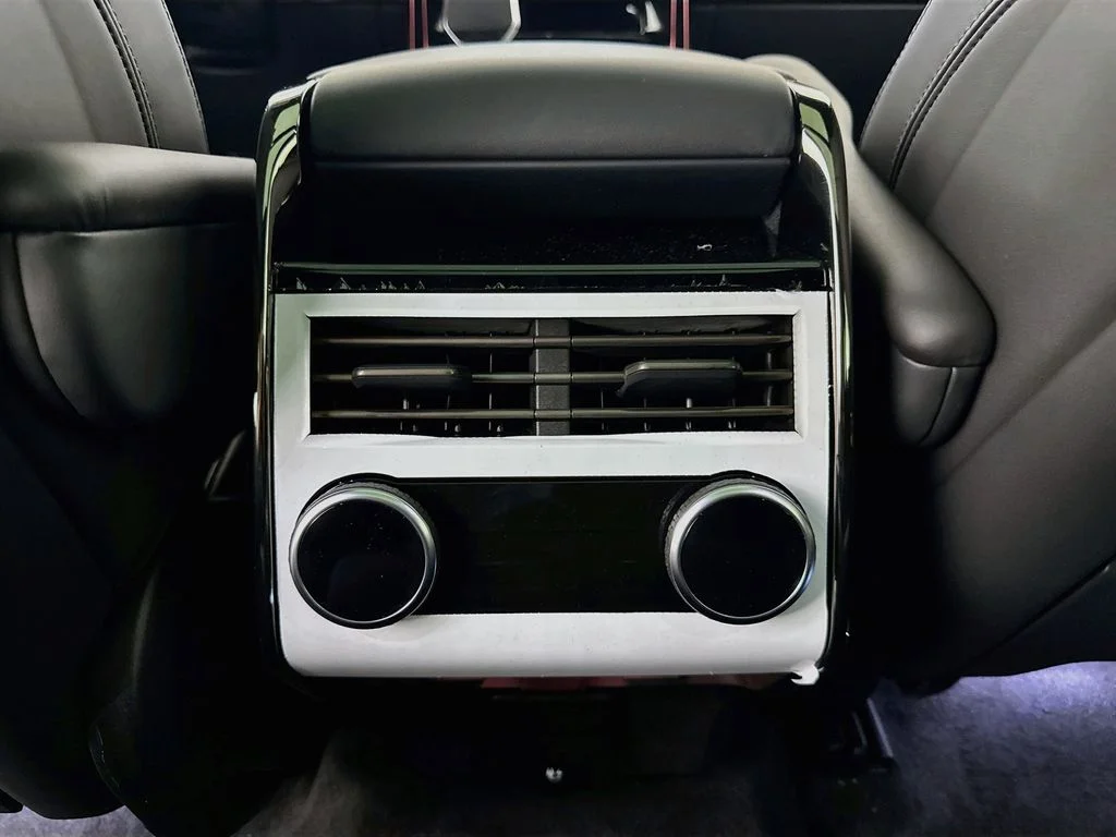 New 2026 Carpathian Grey Land Rover Dynamic SE image 27
