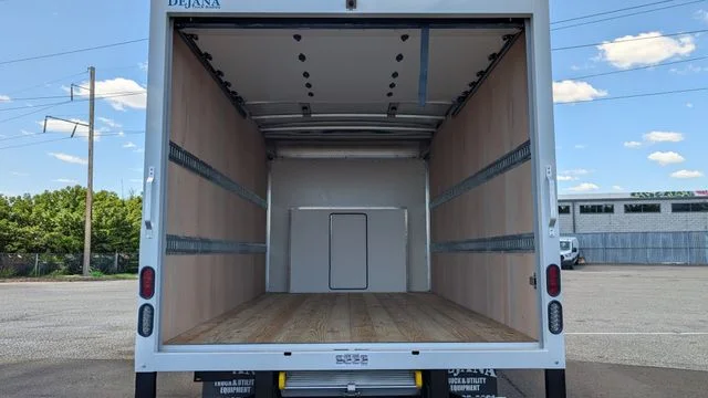 New 2027 Oxford White Ford E-450 DRW image 8