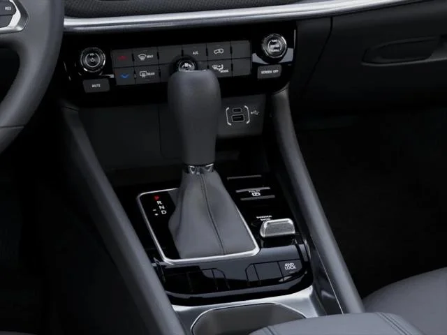 New 2026 Diamond Black Crystal Pearl-Coat Exterior Paint Jeep Latitude image 50