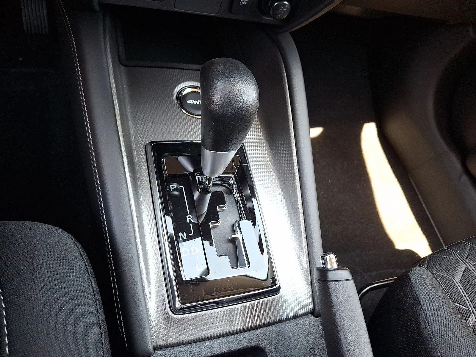 New 2026 Silver Mitsubishi 2.0 ES image 15