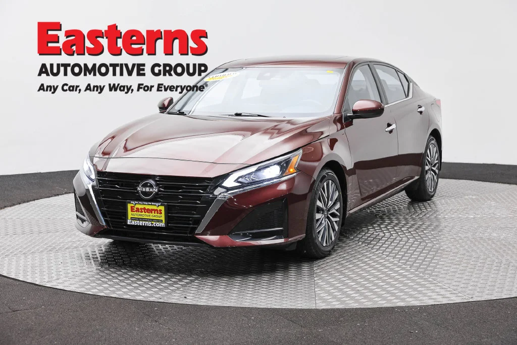 Used 2023 Red Nissan 2.5 SV image 1