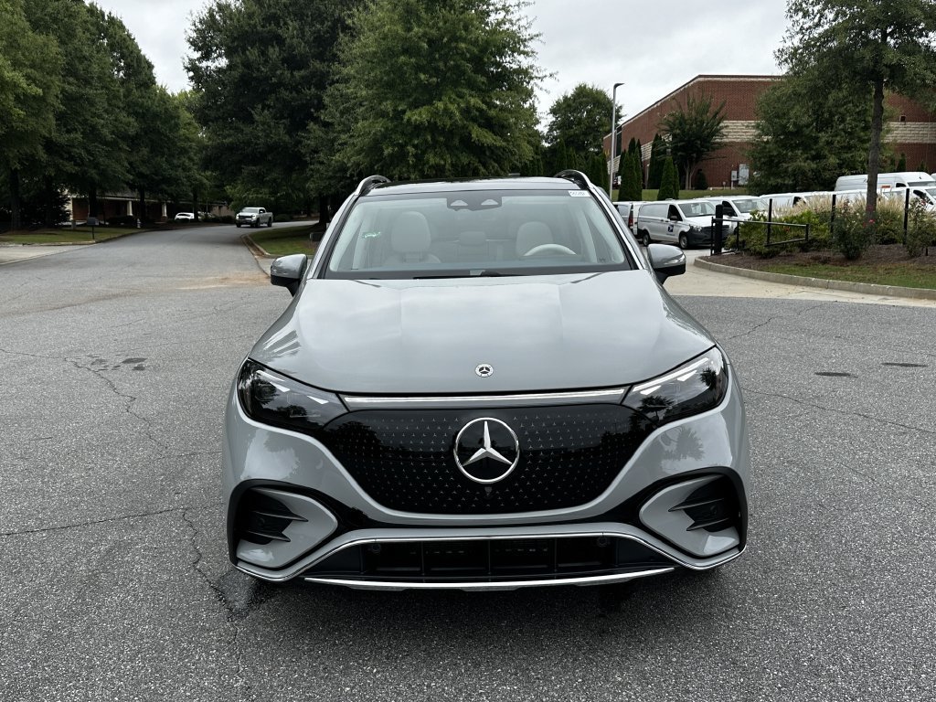 New 2027 MANUFAKTUR Alpine Grey Mercedes-Benz EQE 320+ image 39