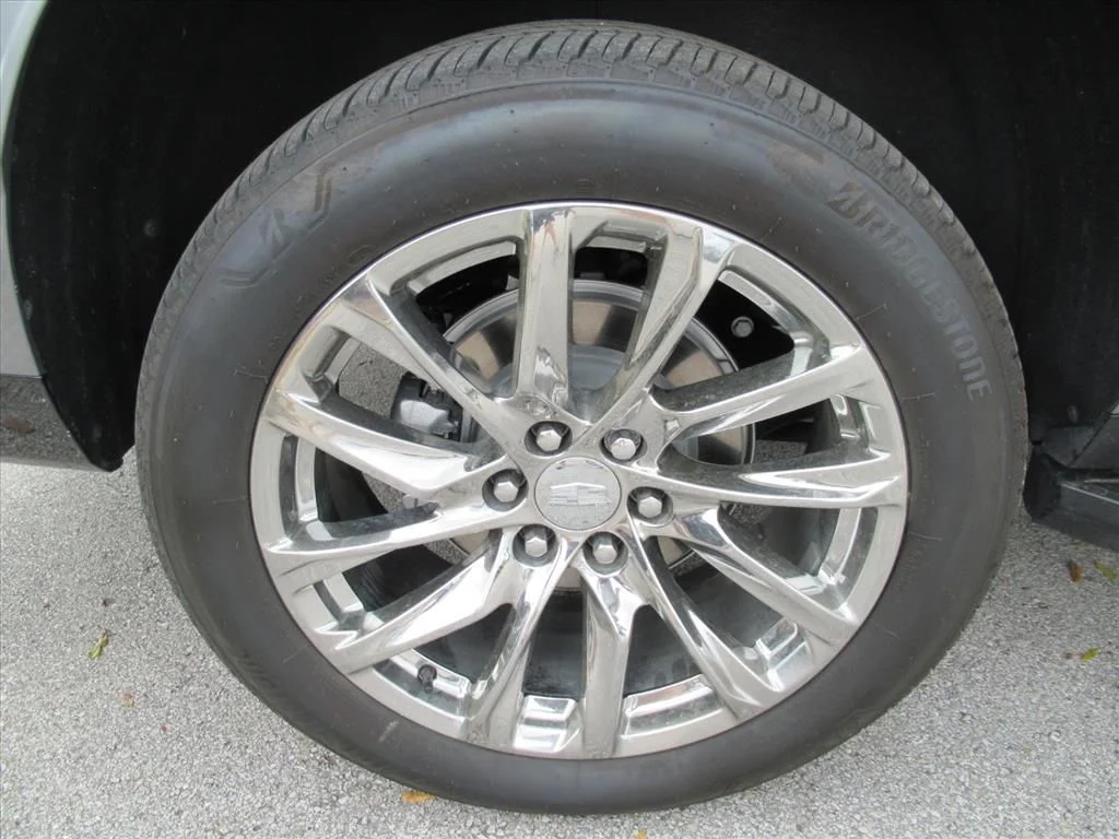 Used 2025 Silver Cadillac Premium Luxury image 33