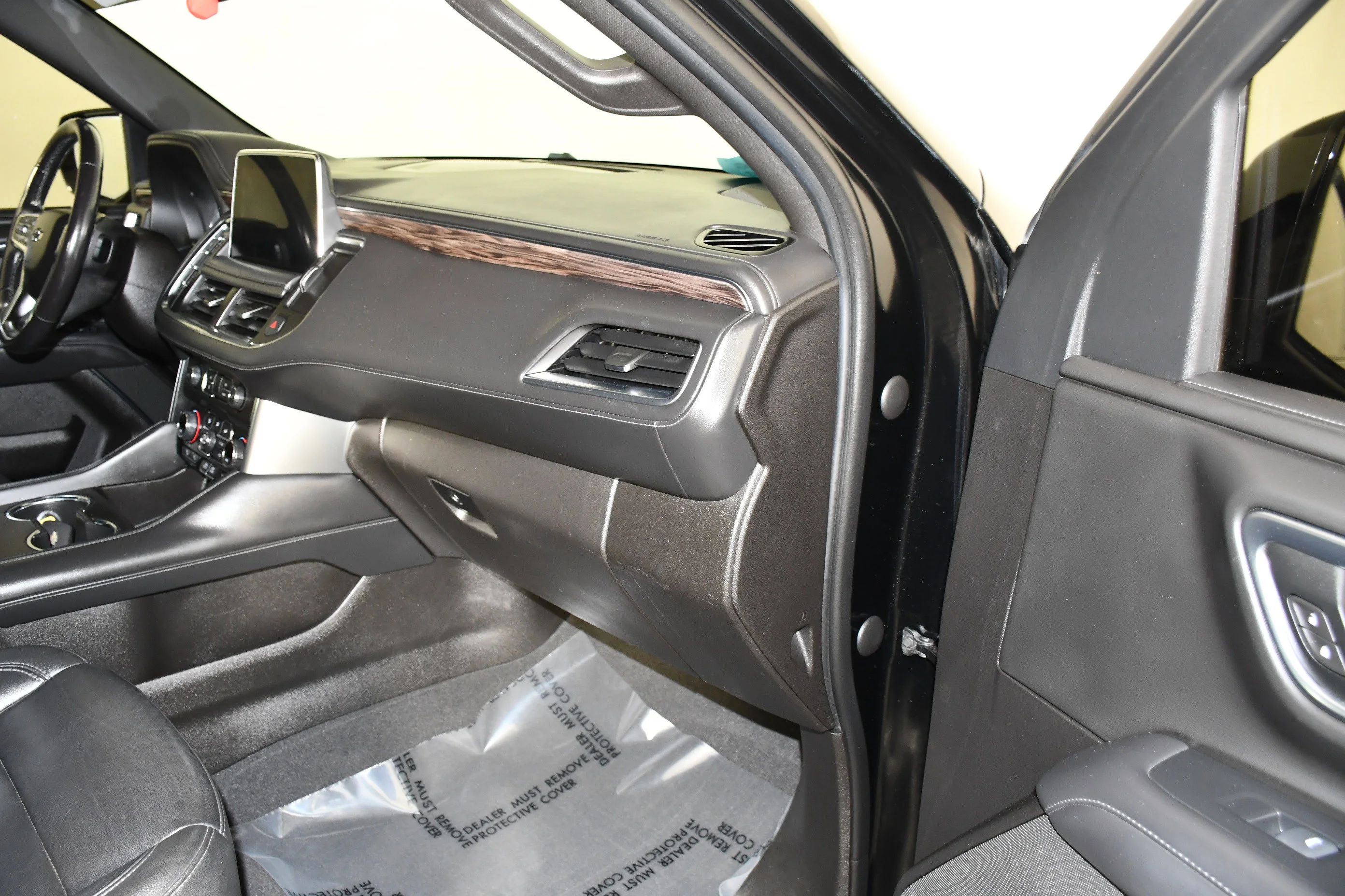 Used 2021 Black Chevrolet Z71 image 45