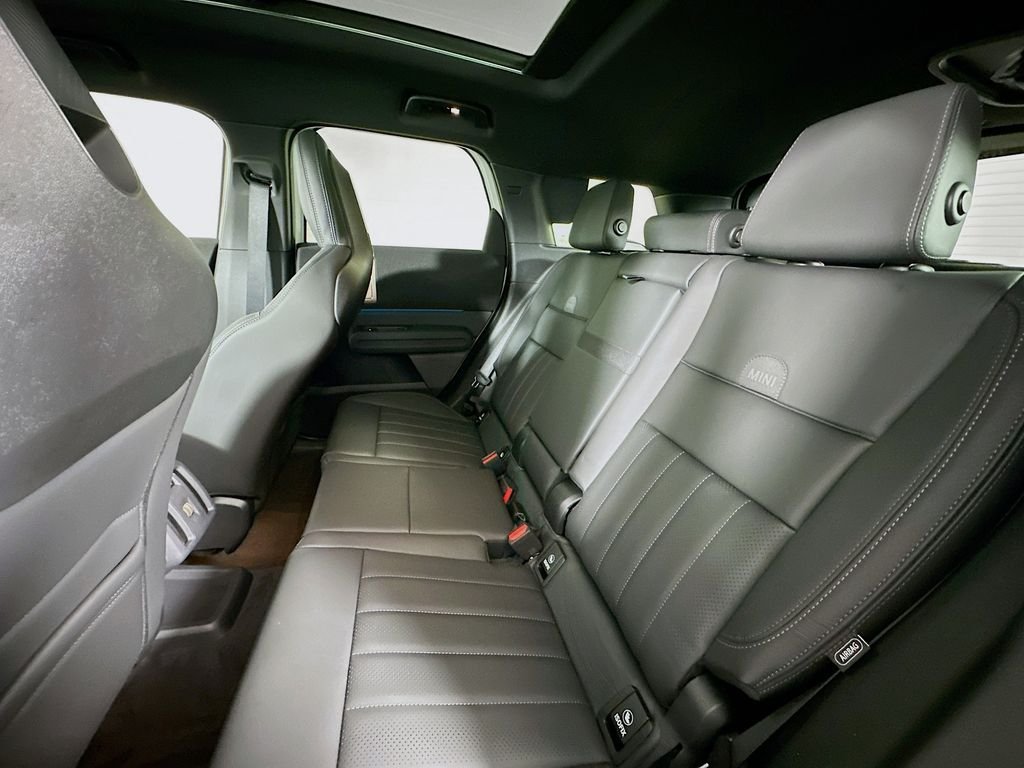 Used 2027 White Metallic MINI  image 23