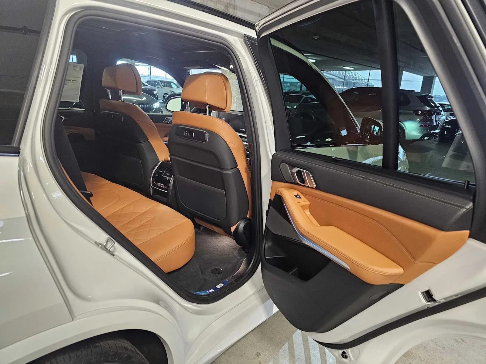 New 2026 Mineral White Metallic BMW xDrive50e image 40
