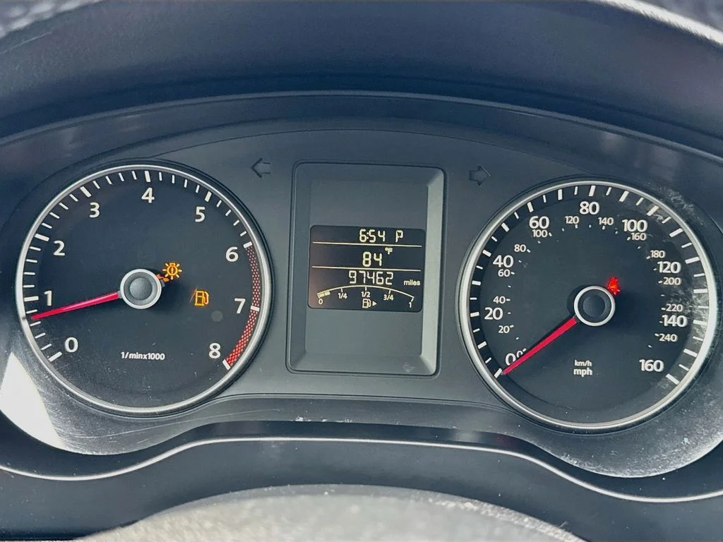 Used 2012 Red Volkswagen 2.5L SE image 14