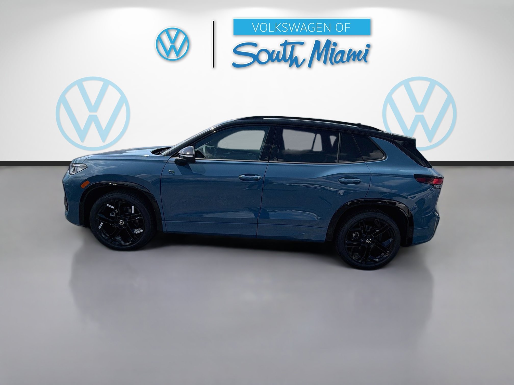 New 2026 Blue Volkswagen SE R-Line Black image 4
