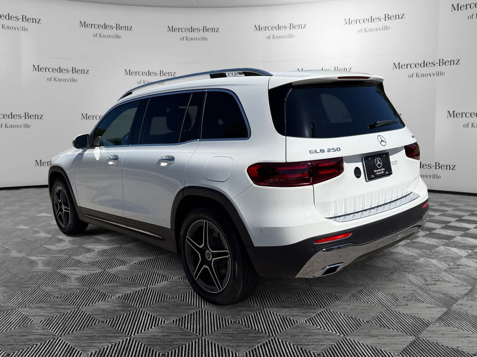 New 2026 Polar White Mercedes-Benz GLB 250 image 3