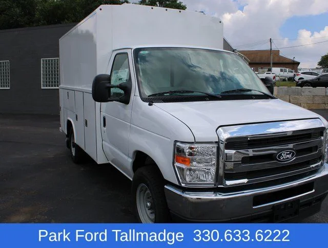 New 2026 Oxford White Ford Base image 7
