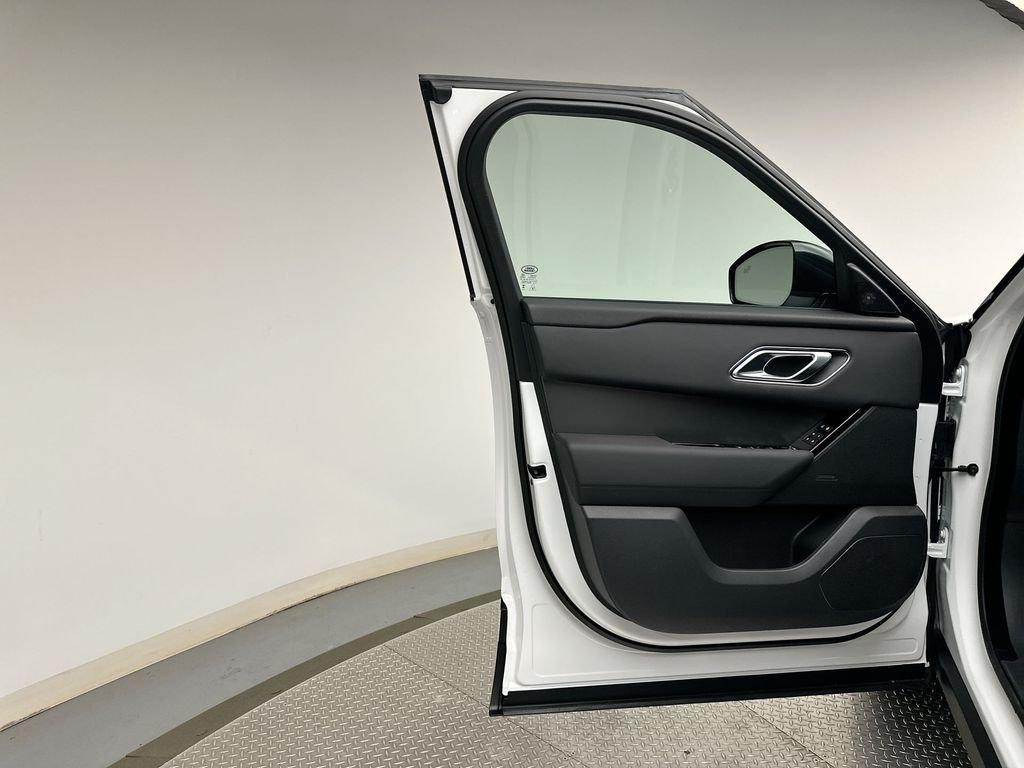 New 2026 Fuji White Land Rover S image 9