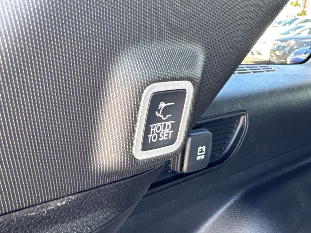 New 2026 Diamond Black Crystal Pearlcoat Jeep Laredo X image 11