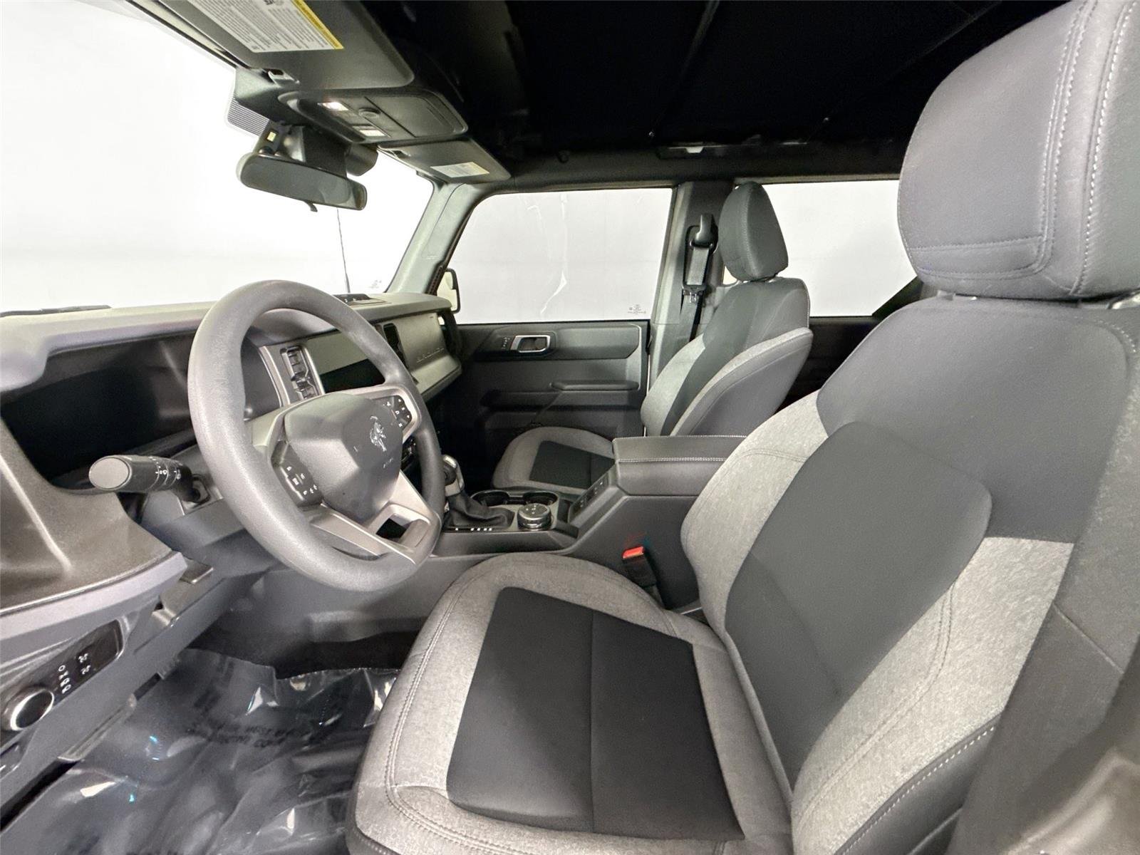 Used 2025 Oxford White Ford Base image 3