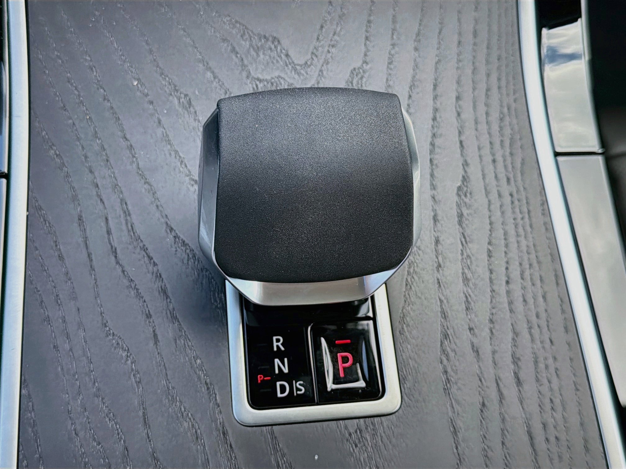 New 2026 Fuji White LAND ROVER  image 29