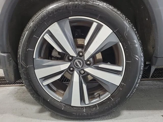 Used 2023 Brilliant Silver Metallic Nissan Platinum image 24