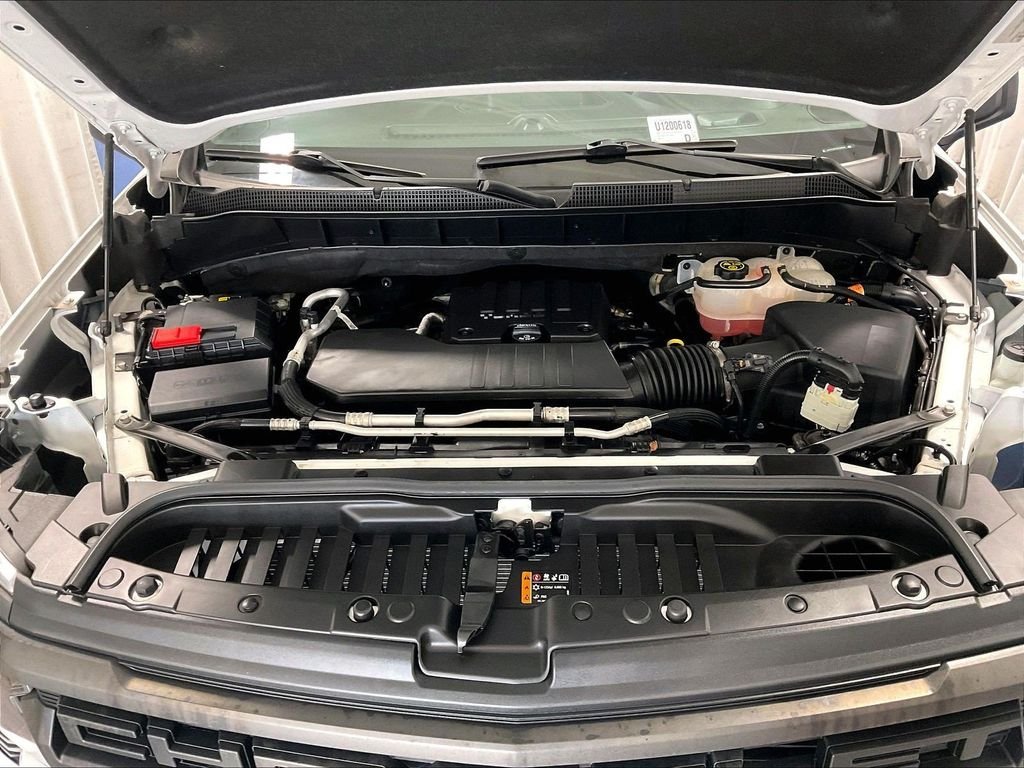 Used 2023 White Chevrolet Custom image 29