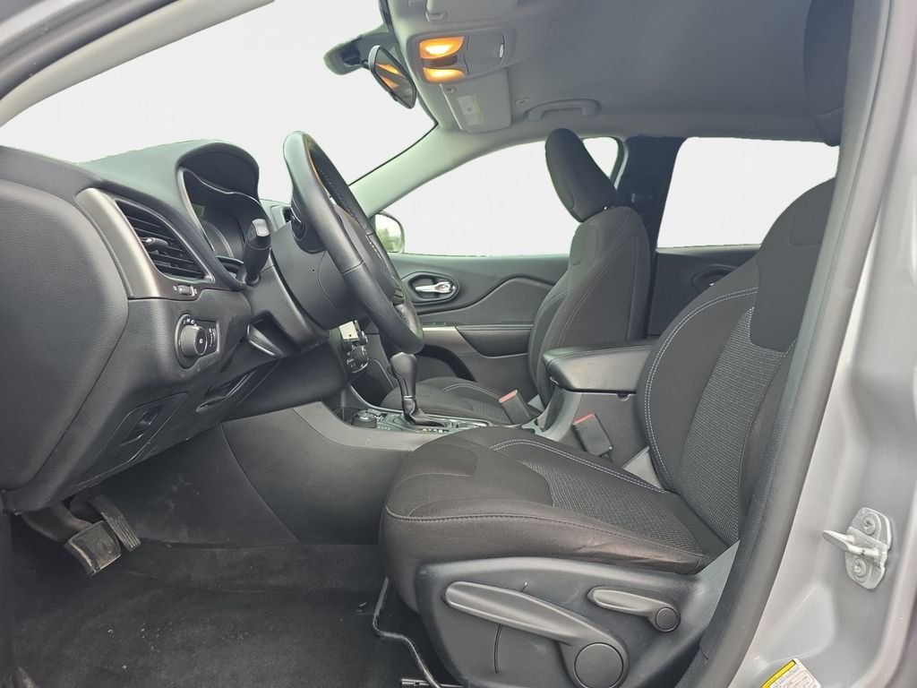 Used 2019 Billet Silver Metallic Jeep Latitude image 12