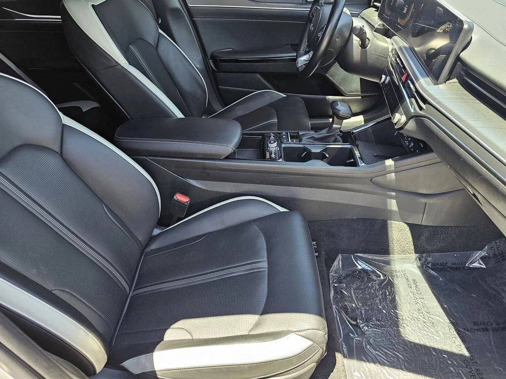 Used 2025 Wolf Gray Kia GT-Line image 12