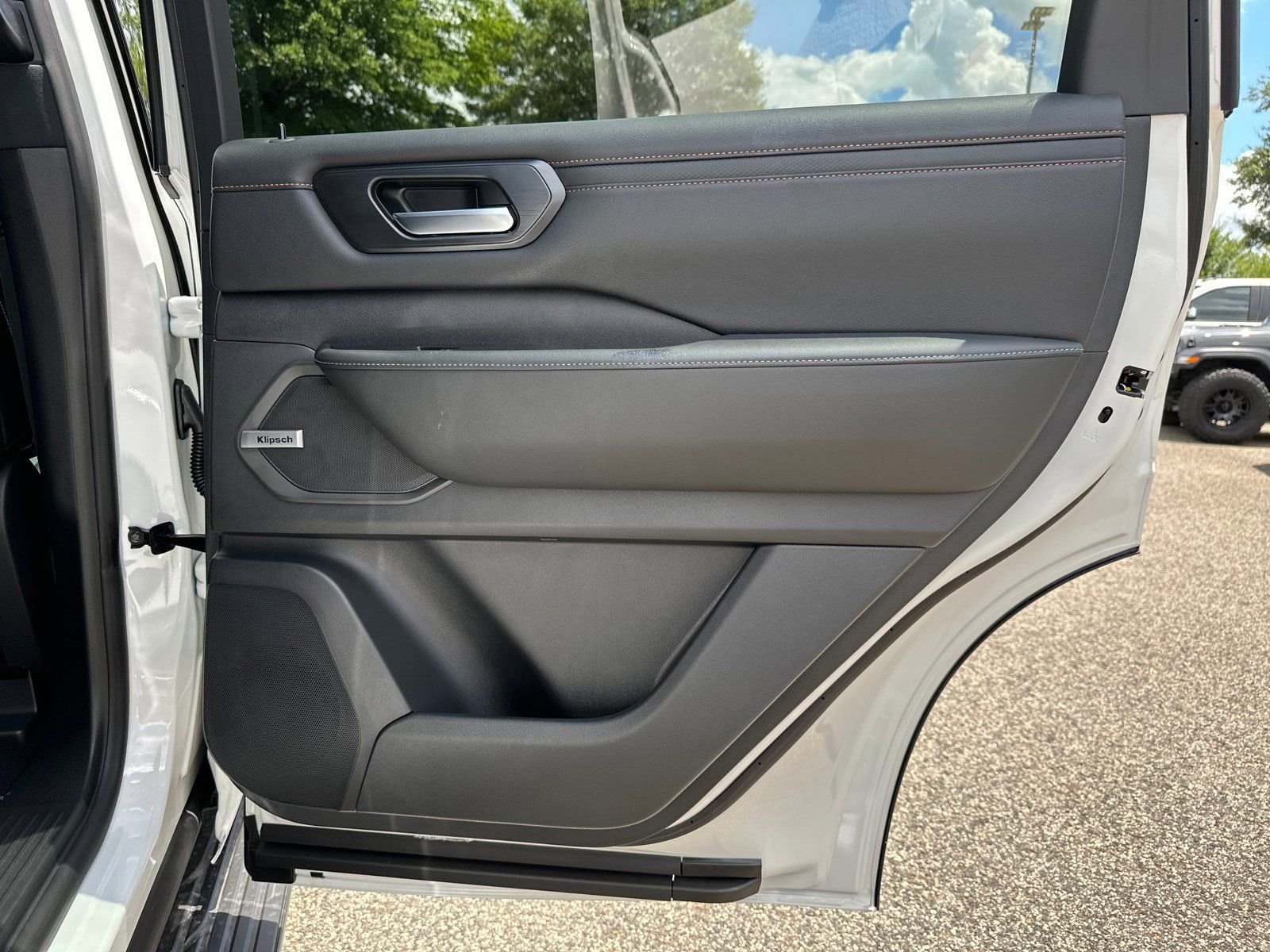 2025 Nissan Armada PRO-4X - Photo 16
