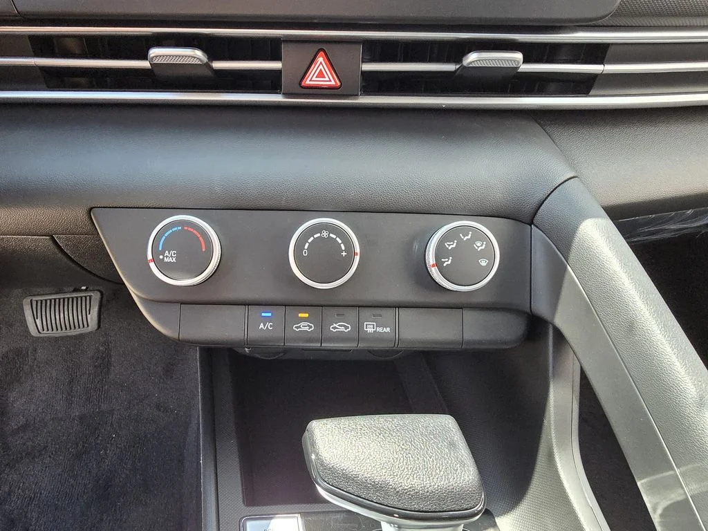 New 2026 White Hyundai SE image 20