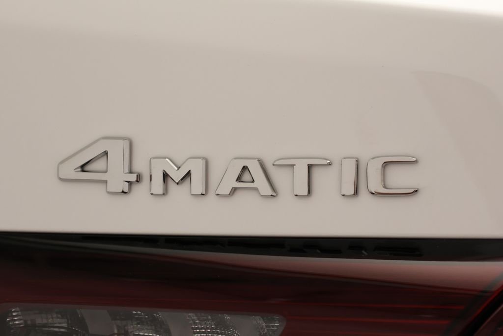 New 2026 Polar White Mercedes-Benz GLC 300 Coupe image 10