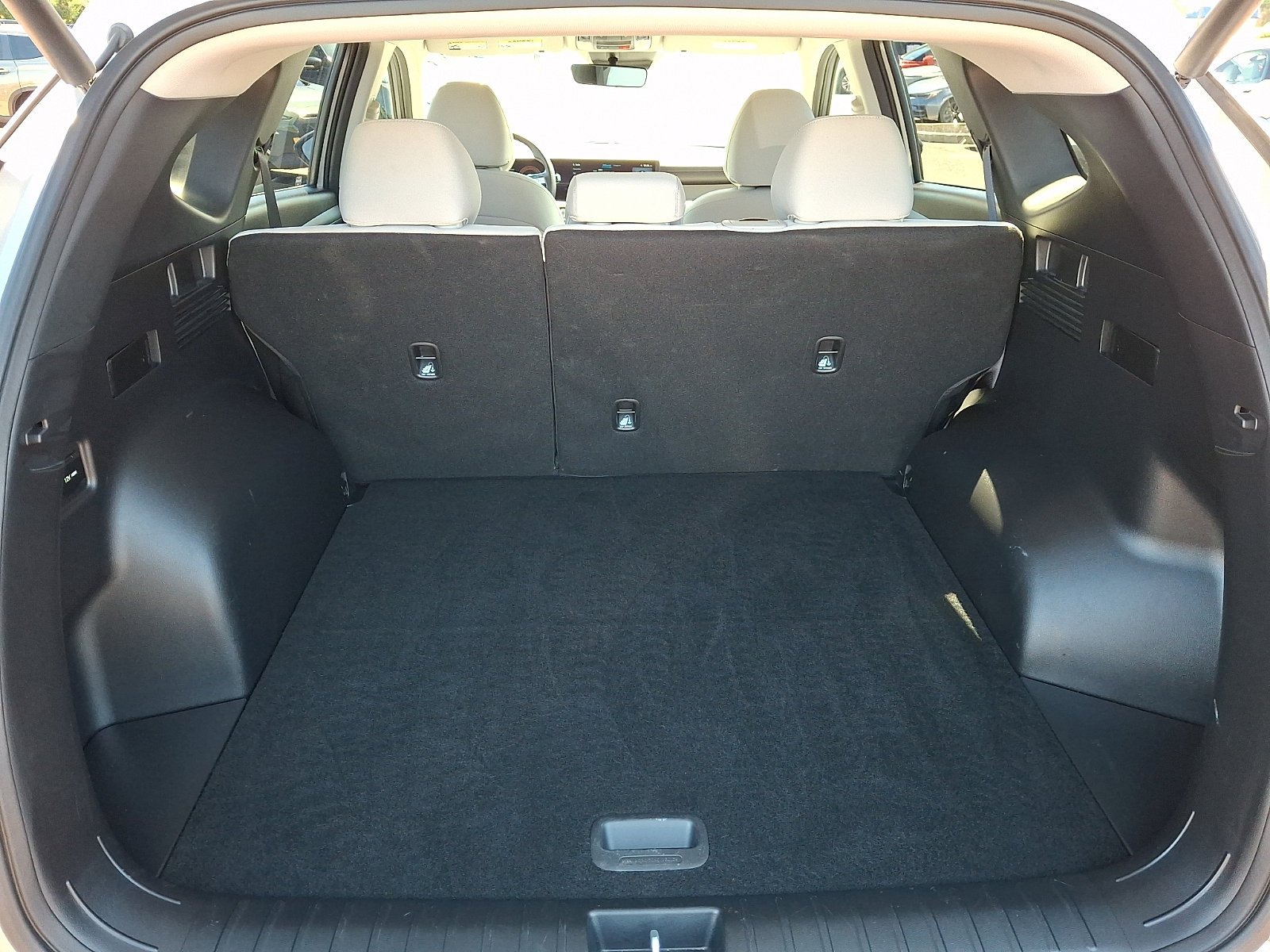 Used 2025 Shimmering Silver Hyundai SEL image 27