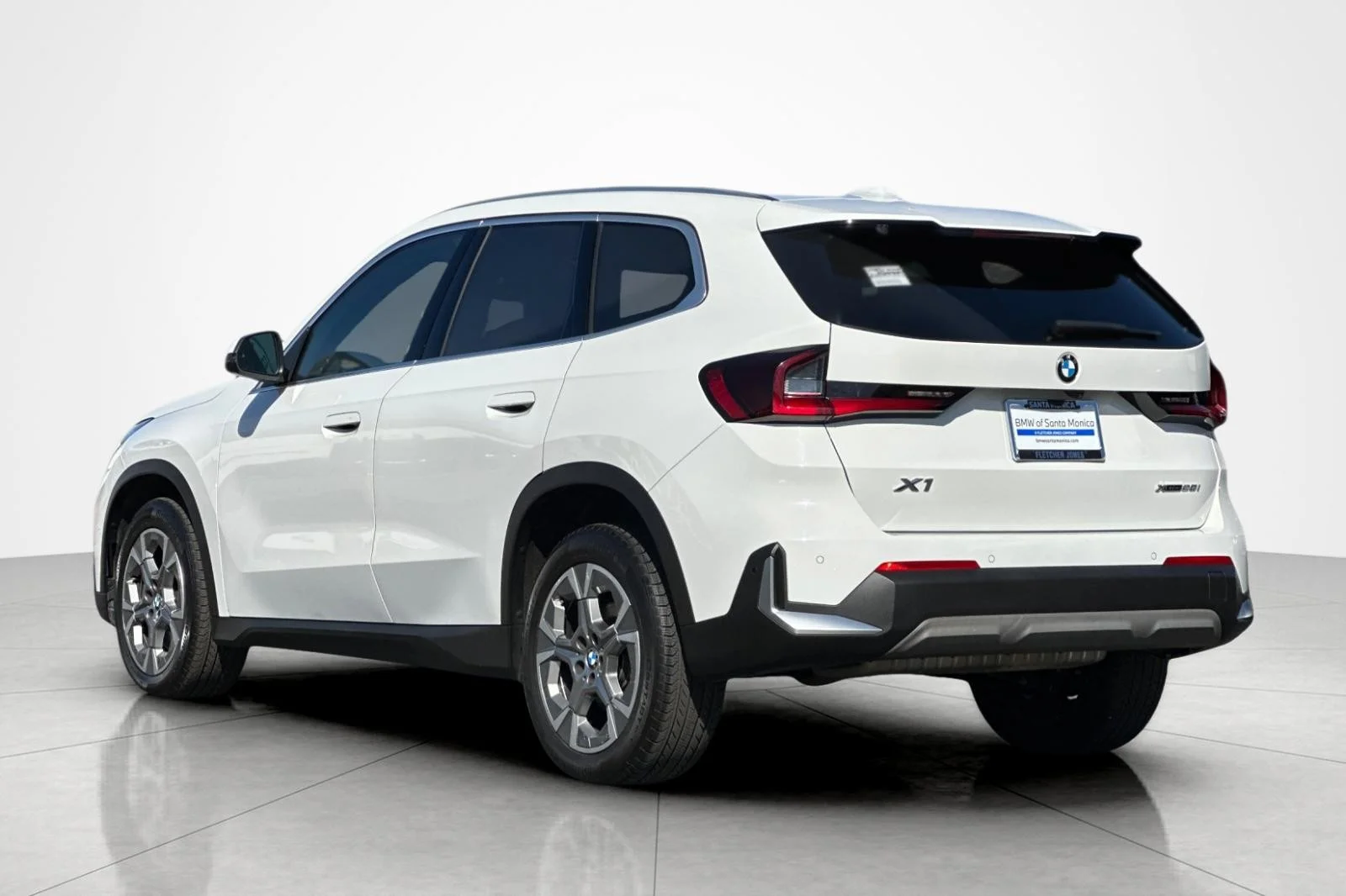 Used 2023 Alpine White BMW xDrive28i image 3