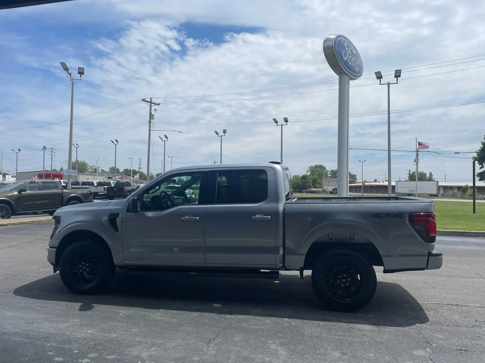 New 2026 Iconic Silver Metallic Ford XLT image 3