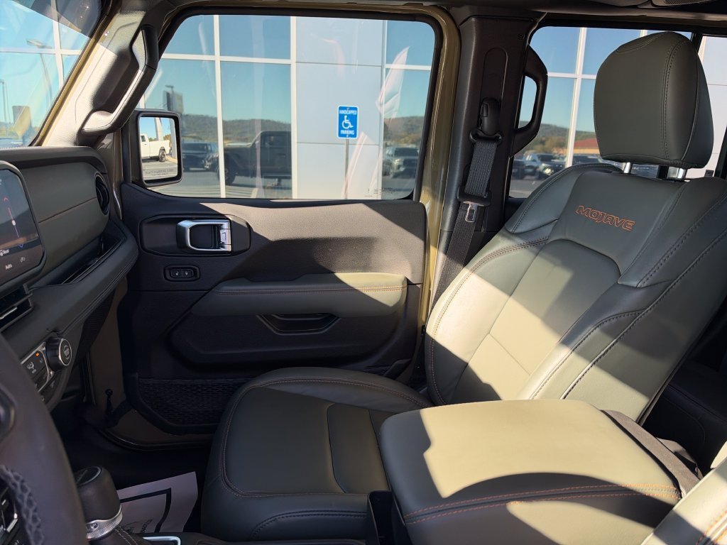 Used 2025 Green Jeep Mojave image 20