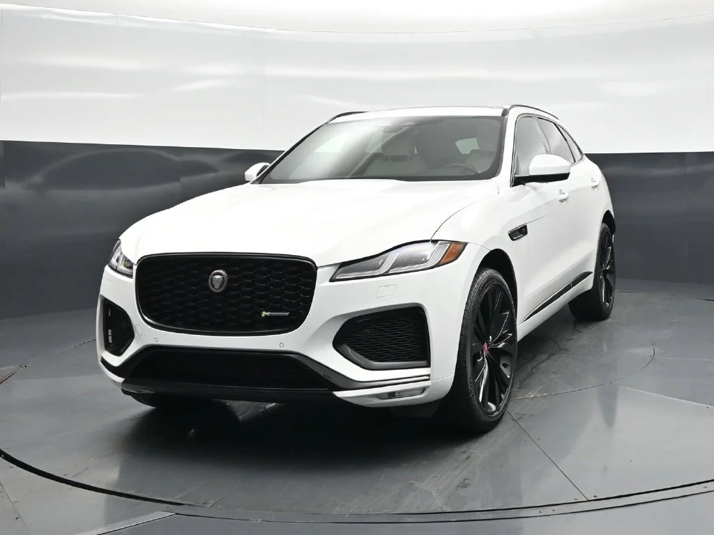 Used 2023  Jaguar P400 R-Dynamic S image 51