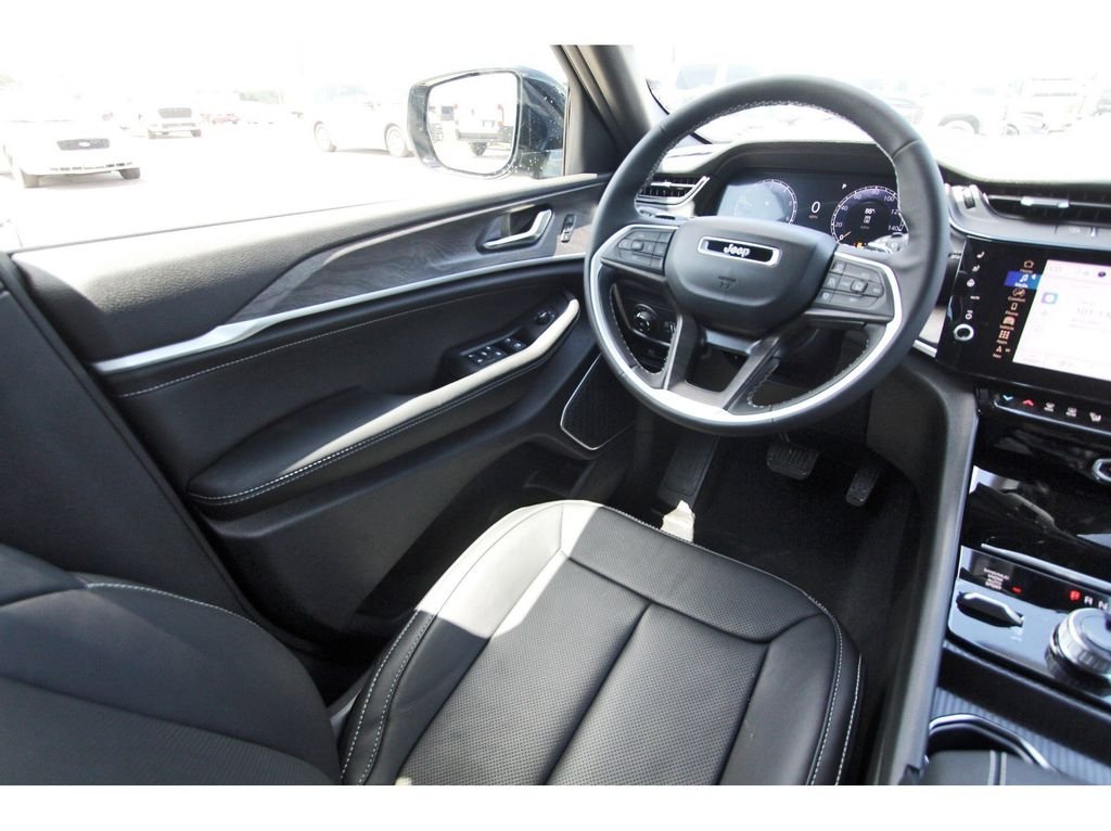 New 2026 Diamond Black Crystal Pearl-Coat Exterior Paint Jeep Limited Reserve image 8
