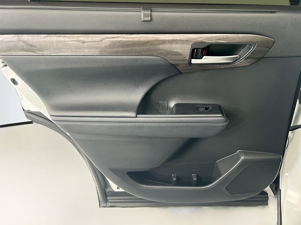 Used 2023 Pearl Toyota Platinum image 24
