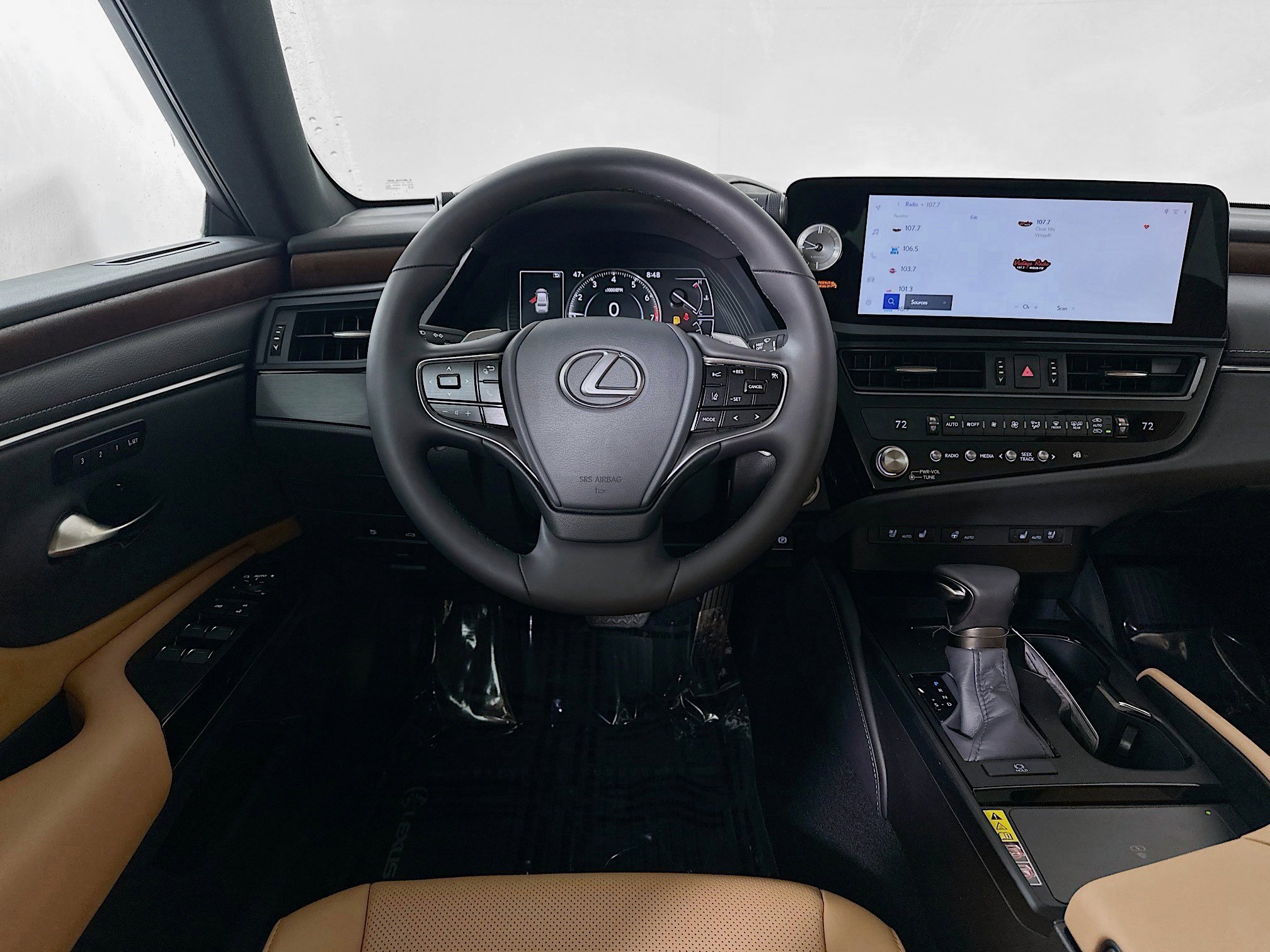 2025 Lexus ES 350 - Photo 22