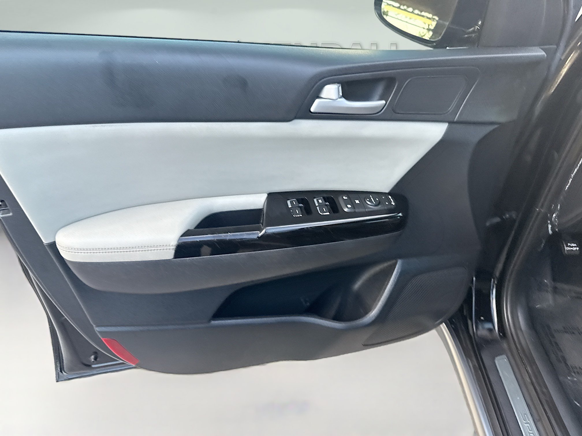 Used 2018 Black Cherry Kia EX image 17