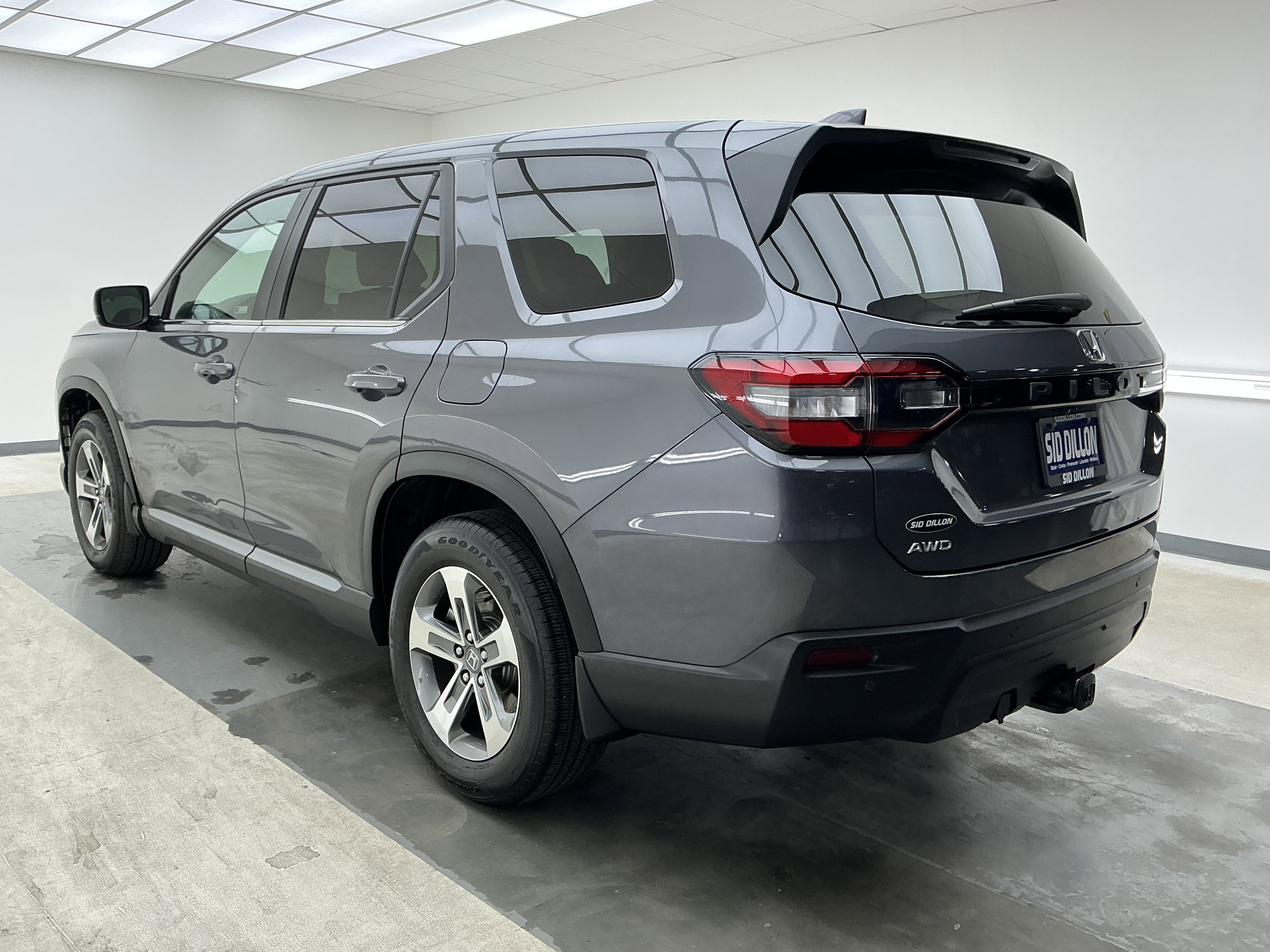 Used 2025 Black Honda EX-L image 6