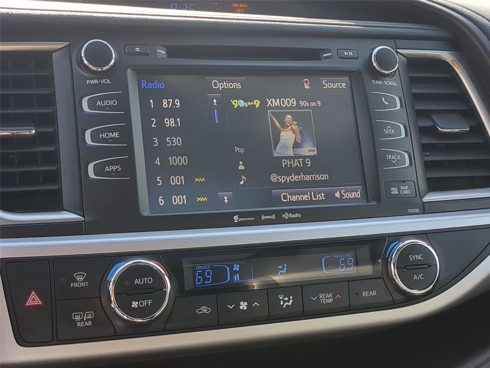 Used 2019  TOYOTA  image 24