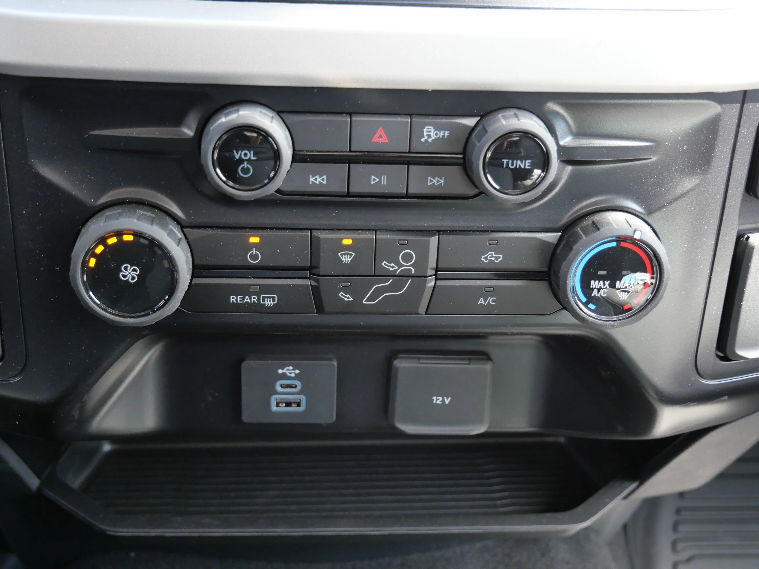 New 2026 Oxford White Ford F-350® XLT image 15