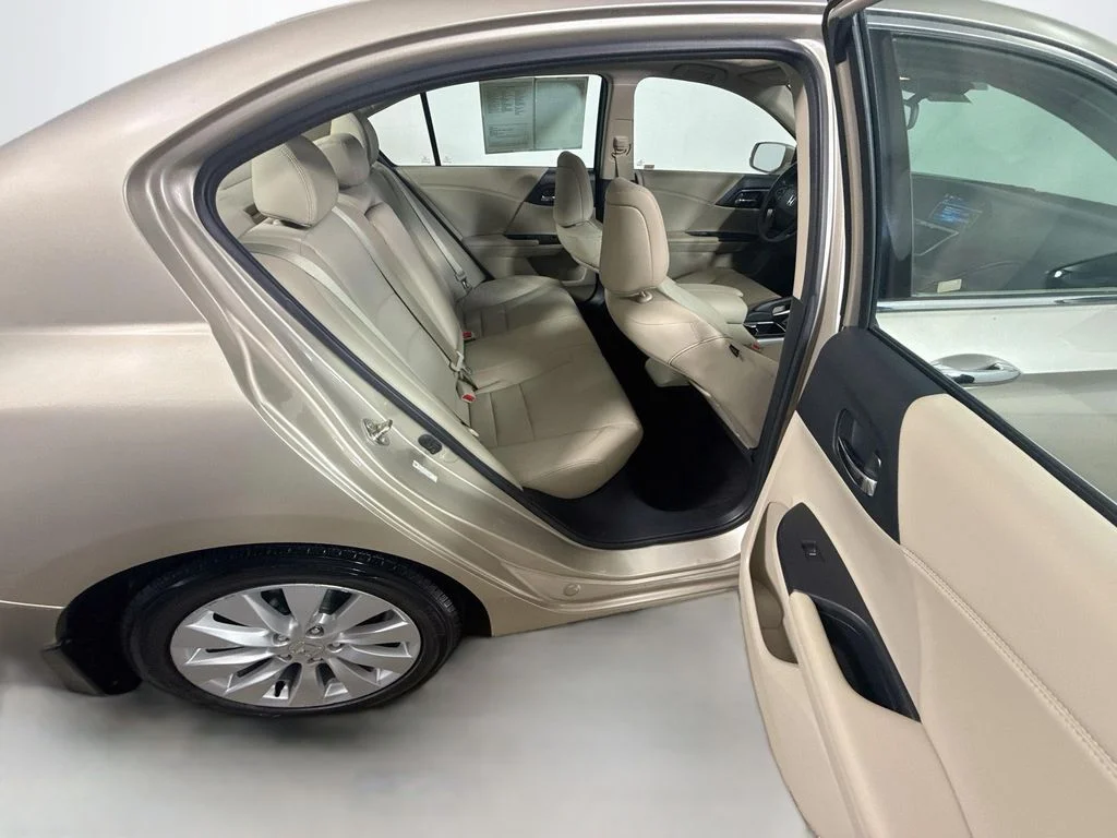 Used 2014 Champagne Frost Pearl Honda EX-L image 27