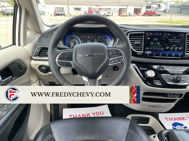Used 2023 White Chrysler Touring L image 13