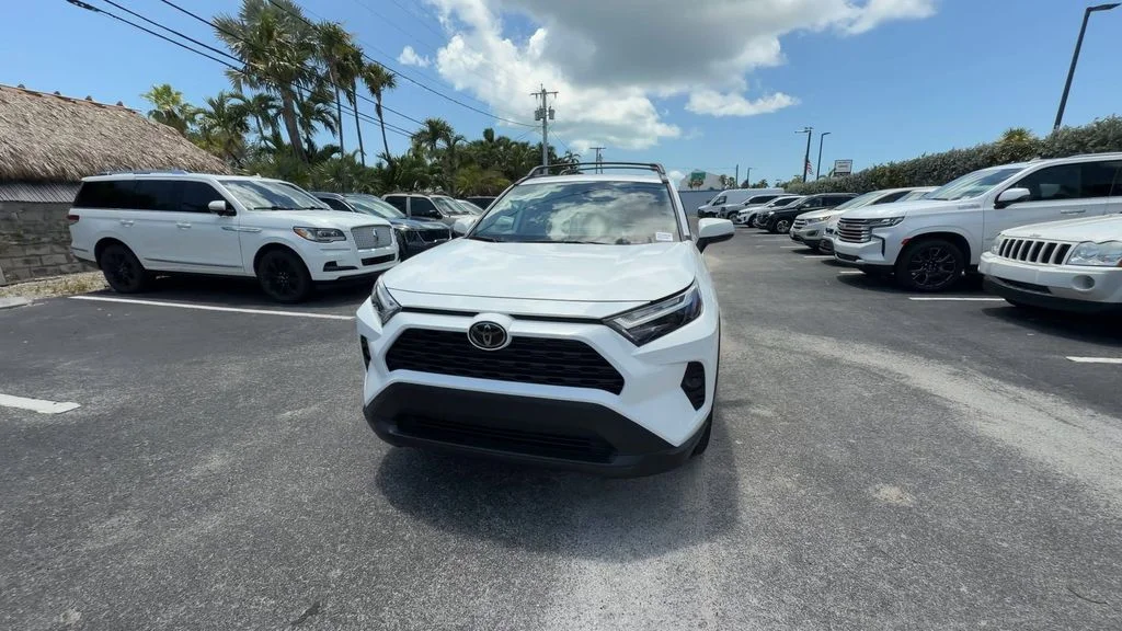 Used 2025 White Toyota XLE image 3